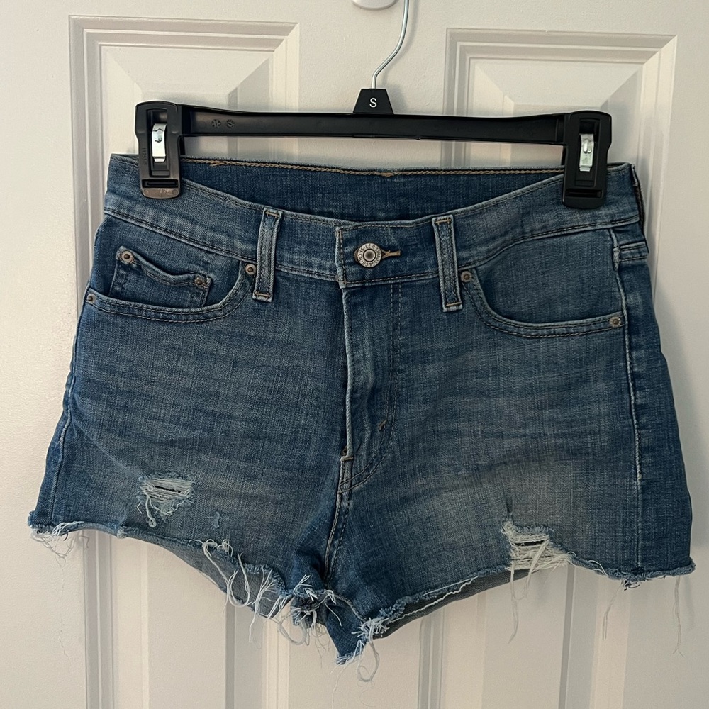 Levi’s high waisted jean shorts size 27